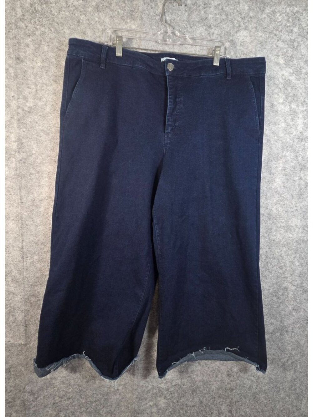 Ava & Viv Wide Leg Cropped Jeans Plus Size Raw Hem Dark Wash Denim 22 - Picture 2 of 10